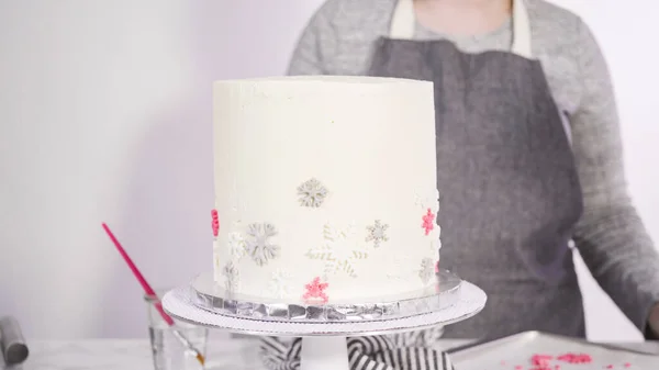 Stap Voor Stap Decoratie Van Ronde Funfetti Cake Met Roze — Stockfoto