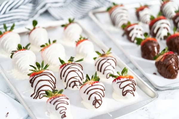 Organic Strawberries Dipped Chocolate Drying Parchment Paper — Stock Photo, Image