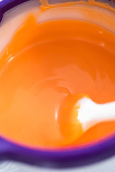 Таяние Шоколадных Чипсов Кастрюле Сделать Крендельки Морковным Шоколадом — стоковое фото