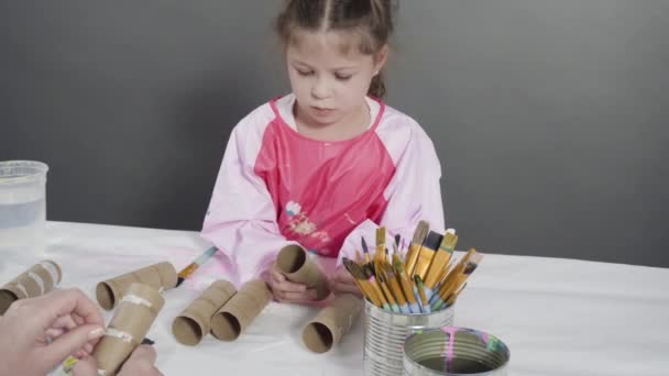 Kleuterpapier Papierinsecten Maken Van Lege Toiletrollen Bouwpapier — Stockvideo