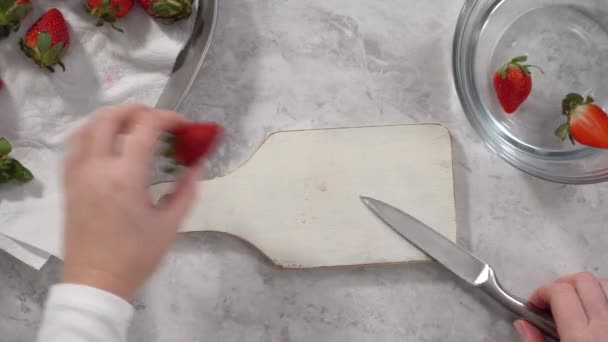 Préparation Gâteau Aux Fraises Avec Des Fraises Menthe Mélanger Les — Video