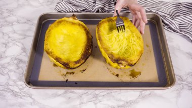 Adım adım. Zeytin yağı, tuz ve biberli organik spagetti hazırlıyorum..