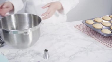 Tereyağlı kremalı vanilyalı kek..
