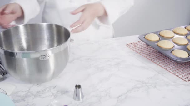 Cupcakes Vanille Sirène Avec Glaçage Crème Beurre — Video