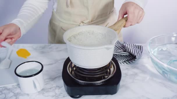 Karameliserende Suiker Steelpan Zelfgemaakte Lolly Maken — Stockvideo