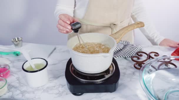 Azúcar Caramelizante Cacerola Para Hacer Piruletas Caseras — Vídeo de stock