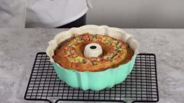 Soğutucu taze pişmiş limonlu kek 