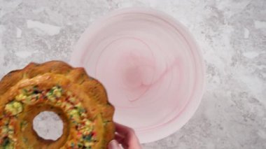 Soğutucu taze pişmiş limonlu kek 