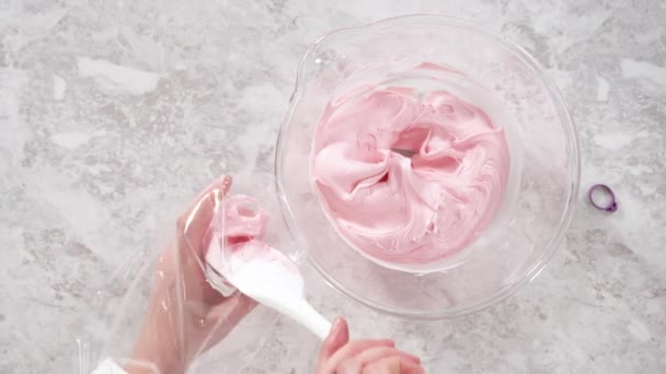 Preparación Glaseado Crema Mantequilla Una Bolsa Tuberías Con Una Punta — Vídeos de Stock