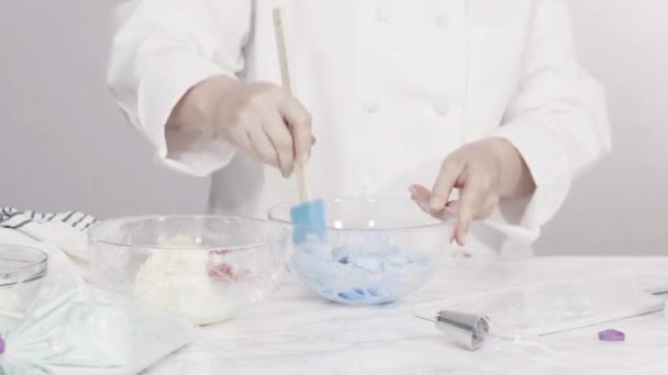 Dělat Kulatý Třívrstvý Vanilkový Dort Míchat Ingredience — Stock video