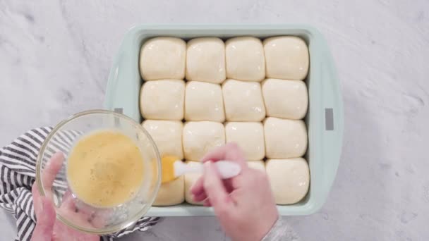Glazing Dough Bake Cinnamon Rolls — 图库视频影像