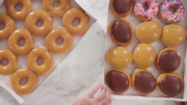 Donuts Com Esmalte Caixa — Vídeo de Stock