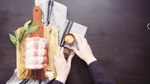 Fazer Carne Porco Desossada Assada Temperada Com Especiarias — Vídeo de Stock