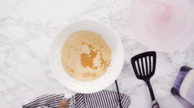 Hindistan cevizli muzlu krep yapıyorum. 