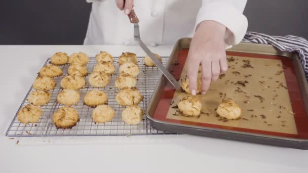 Membuat Kue Kelapa Dapur — Stok Video