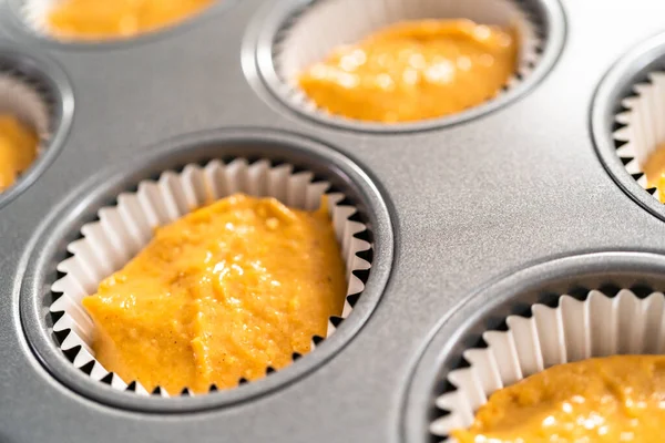 Pastel Especias Calabaza Una Cazuela Magdalenas Con Forros —  Fotos de Stock