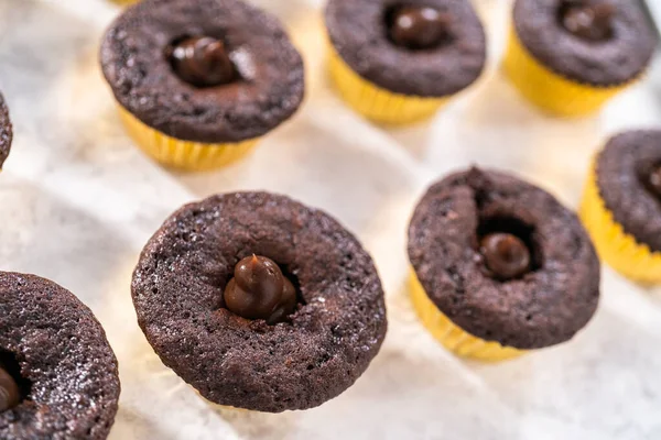 Riempimento Cupcake Cioccolato Con Ganache Cioccolato — Foto Stock