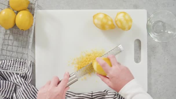 Menyiapkan Bahan Bahan Untuk Kue Lemon Pound — Stok Video
