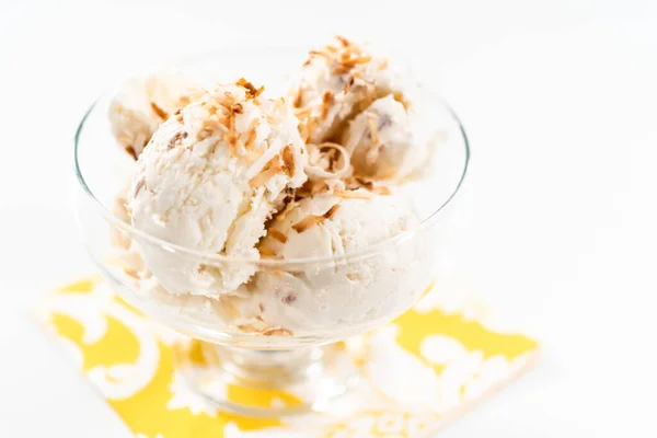 Homemade Coconut Ice Cream Garnished Roasted Coconut Flakes Glass Ice — Stock Photo, Image