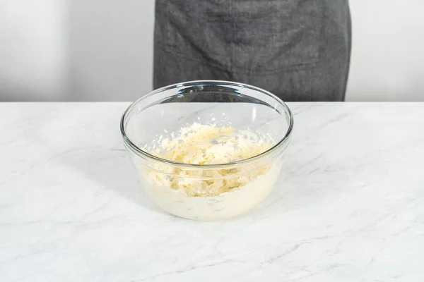 Mescolare Gli Ingredienti Una Ciotola Vetro Cuocere Crostata Mascarpone Con — Foto Stock