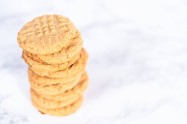 Ev yapımı taze fıstık ezmeli kurabiyeler..