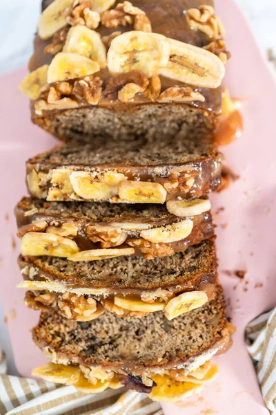 Sliced Loaf Banana Nut Bread Drizzled Homemade Caramel Pink Cutting — Stock Photo, Image