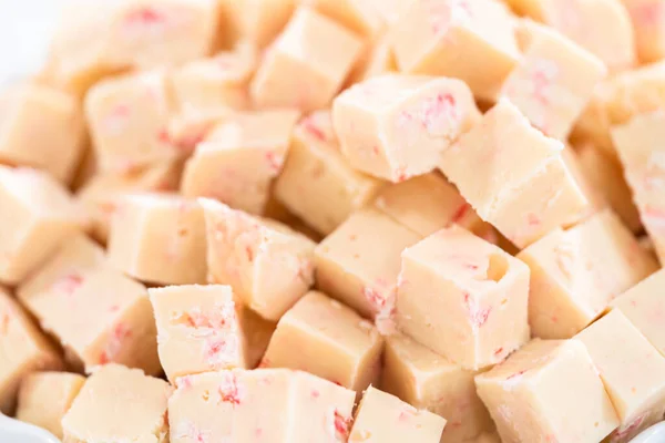 Cortar Caramelo Fudge Caña Cubos Pequeños — Foto de Stock