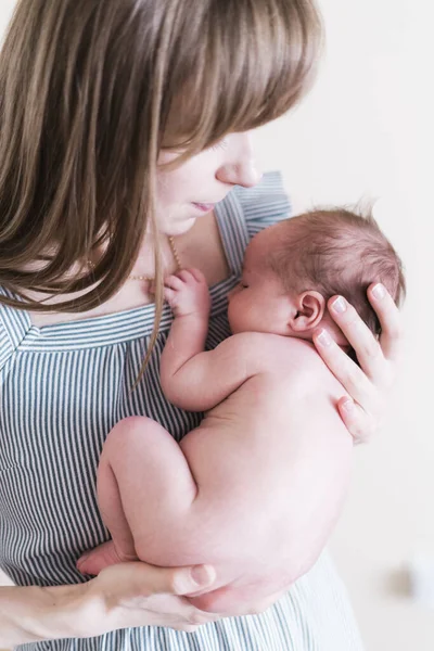 Portrait Style Vie Une Jeune Mère Fille Trois Semaines — Photo