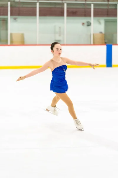 Teenage Girl Practicing Figure Skating Indoor Ice Skating Rink — Stock Photo, Image