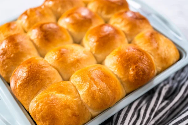 Rouleaux Dîner Fraîchement Cuits Dans Plat Pâtisserie — Photo