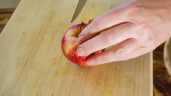 Cutting Apple Wood Cutting Board — Stock Photo, Image