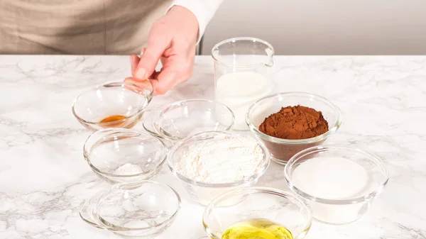 Step Step Measured Ingredients Glass Mixing Bowls Prepare Chocolate Cupcake — Stock Photo, Image