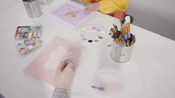 Little Girl Painting Acrylic Paint Canvas Her Mother Distant Learning — Stock Video