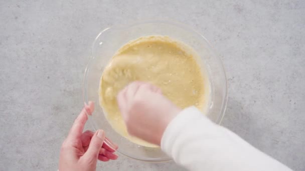 Herstellung Von Frischen Kürbis Pfannkuchen — Stockvideo