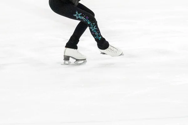 Vista Dos Pés Patinador Artístico Prática Patinação Artística — Fotografia de Stock