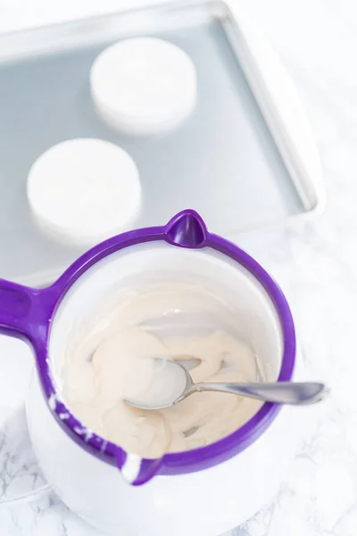 Melting White Chocolates Make White Chocolate Stars — Stock Photo, Image