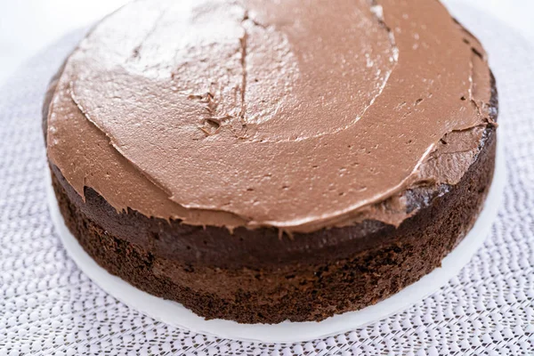 Covering Chocolate Cake Crumb Layer Chocolate Buttercream Frosting — Stock Photo, Image