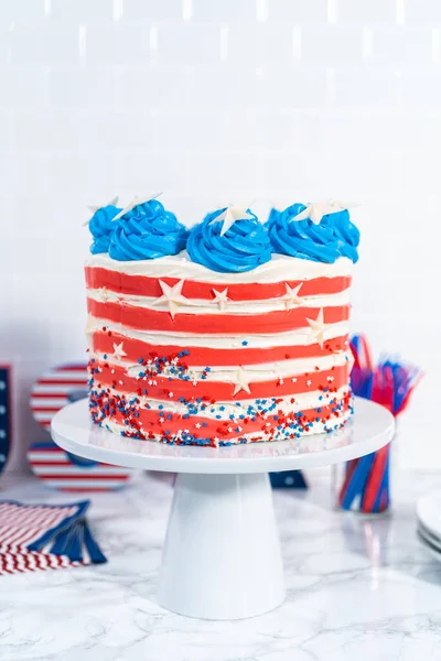 Decorating Chocolate Cake White Red Blue Buttercream Frosting July 4Th — Stock Photo, Image