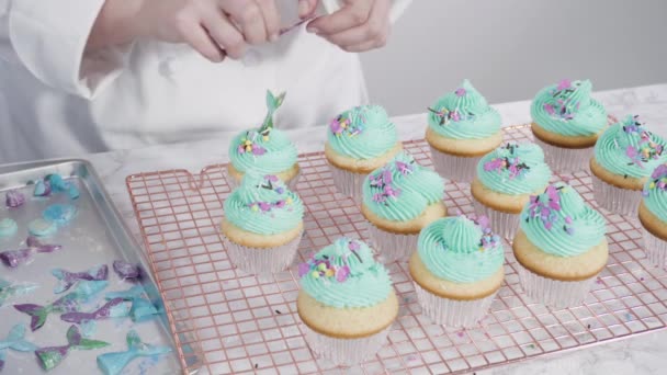 Cupcakes Sereia Gourmet Coberto Com Cobertura Creme Manteiga Azul Decorado — Vídeo de Stock