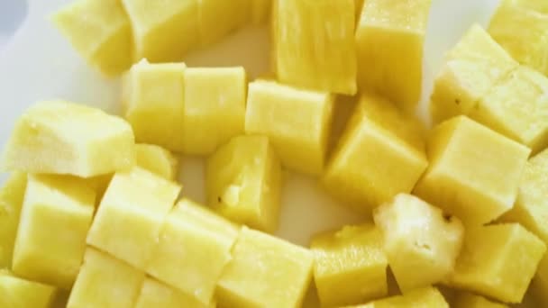 Nettoyer Couper Ananas Petits Morceaux — Video