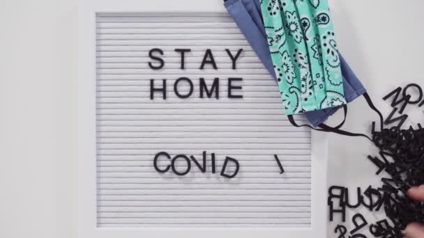 Maradj Otthon Táblán Házi Készítésű Arcmaszkkal — Stock videók