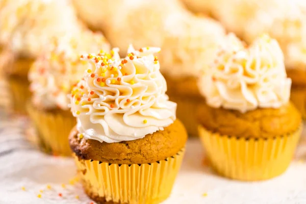 Decorating Pumpkin Spice Cupcake Italian Buttercream Sprinkles — Stock Photo, Image