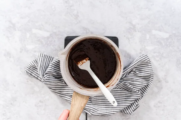 Deitado Preparando Ganache Chocolate Para Assar Cupcakes Mores — Fotografia de Stock