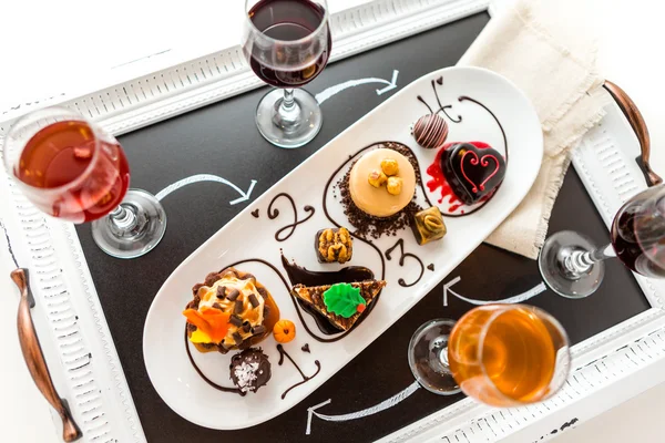 Tasting of wine and pattie chocolate pastries — Stock Photo, Image