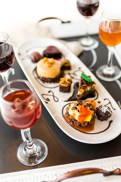 Tasting of wine and pattie chocolate pastries — Stock Photo, Image