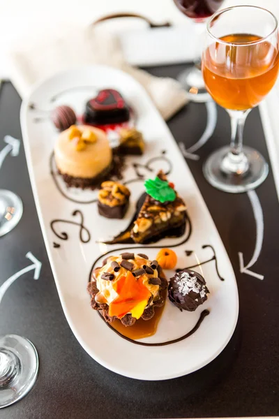 Tasting of wine and pattie chocolate pastries — Stock Photo, Image