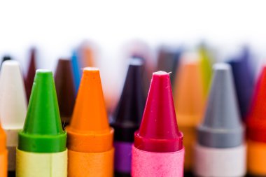 çok renkli boya kalemi