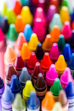 çok renkli boya kalemi