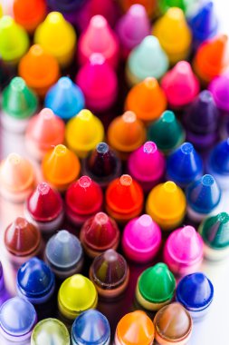 çok renkli boya kalemi