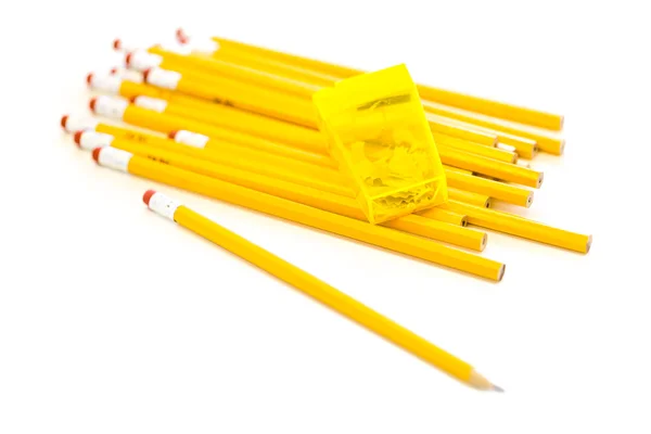 Ceruzák és hegyező, iskolai kellékek — Stock Fotó